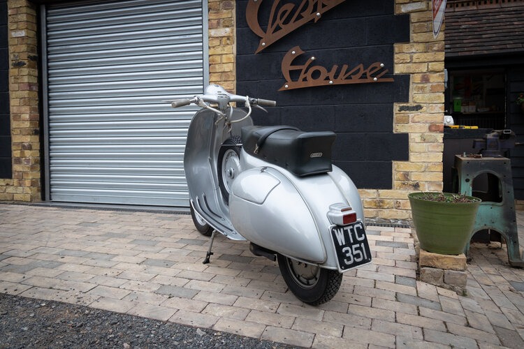 1955 Piaggio Vespa Image 2